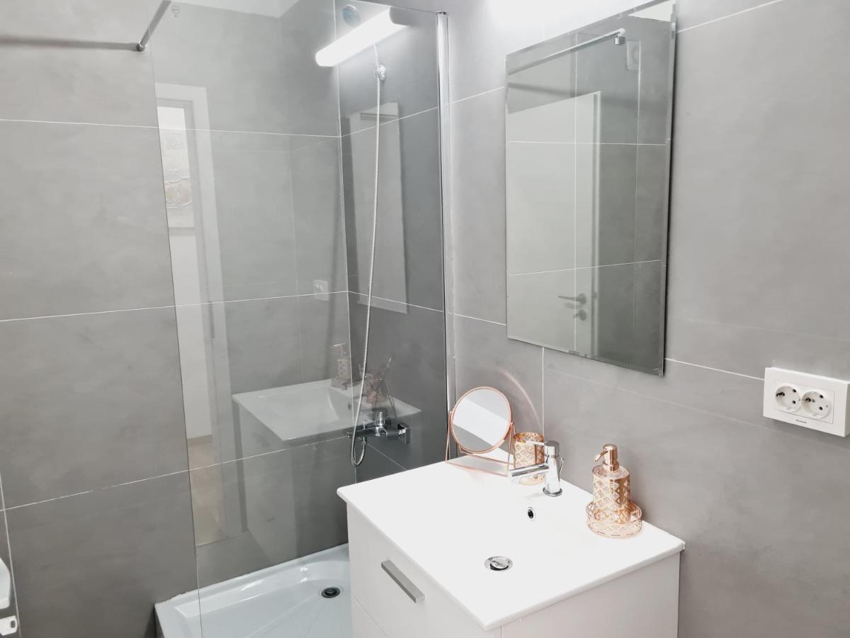 Lovely Ultracentral Apartment With Parking Κλουζ-Ναπόκα Εξωτερικό φωτογραφία